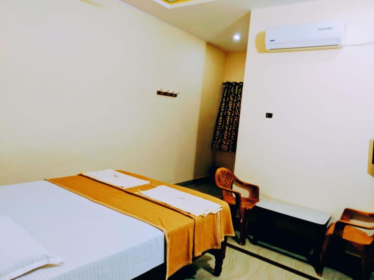 Hotel Varsha ハンピ エクステリア 写真