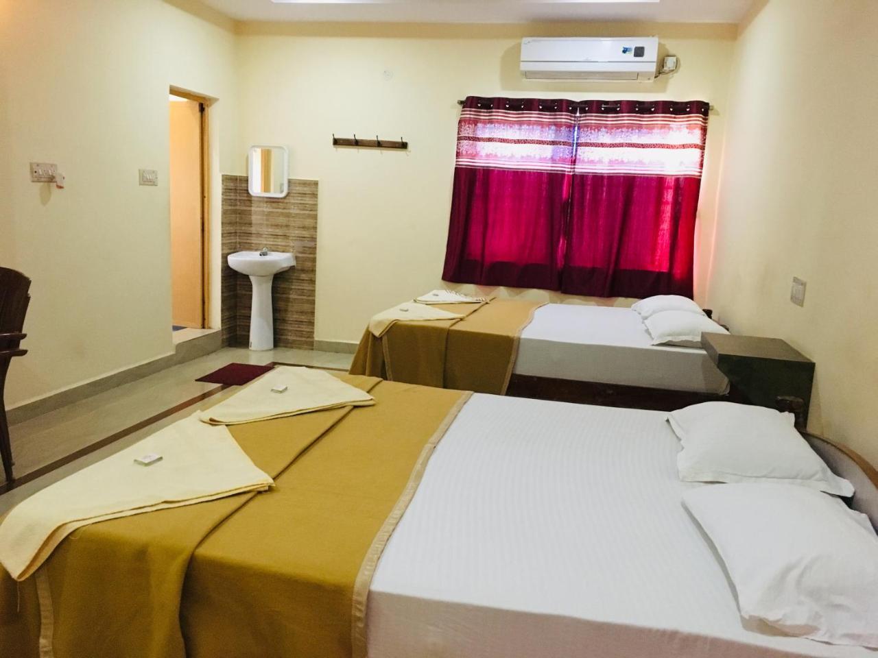 Hotel Varsha ハンピ エクステリア 写真