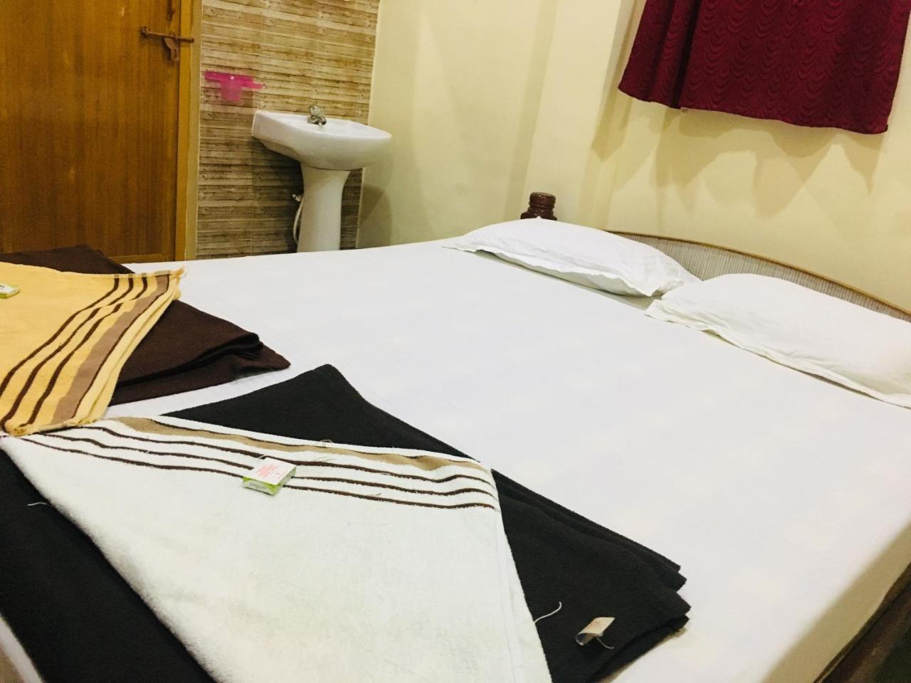 Hotel Varsha ハンピ エクステリア 写真